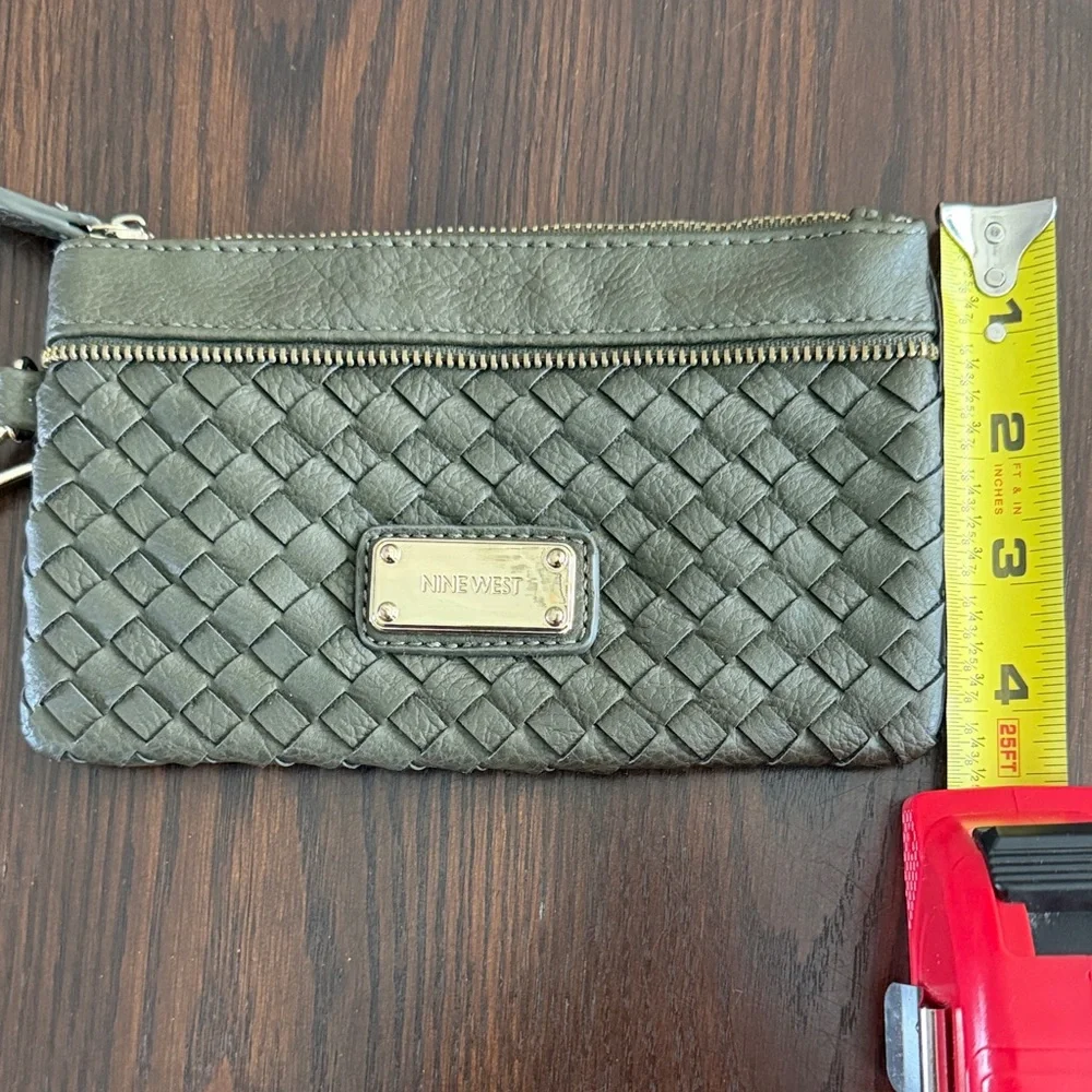 Nine West Olive Green Woven Faux Leather Zip Wristlet Clutch NWOT